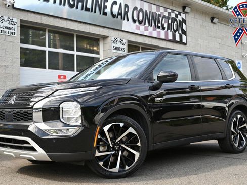 Used 2023 Mitsubishi Outlander SE image 1