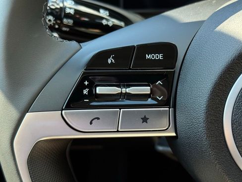 Used 2025 Hyundai Elantra Limited image 29