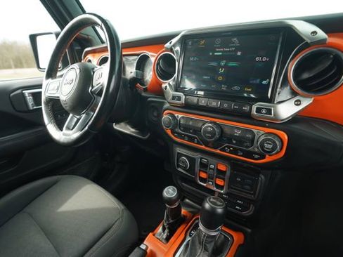 Used 2020 Jeep Wrangler Unlimited Sahara image 32