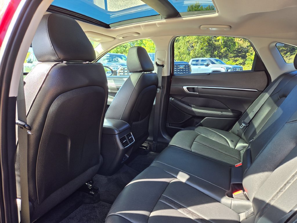 Used 2023 Hyundai Sonata Limited w/ Cargo Package FWD image 15