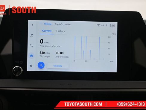 Used 2025 Toyota Prius LE AWD/4WD image 17