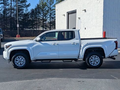 Used 2024 Toyota Tacoma SR5 w/ SR5 Upgrade Package image 4