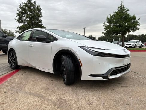 New 2026 Toyota Prius Plug-In Hybrid FWD image 4