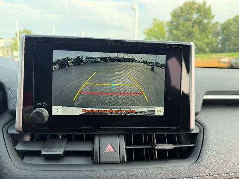 Used 2025 Toyota RAV4 XLE FWD image 39