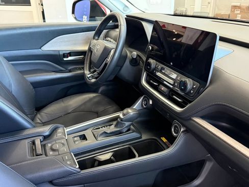 Used 2024 Toyota Grand Highlander AWD image 25