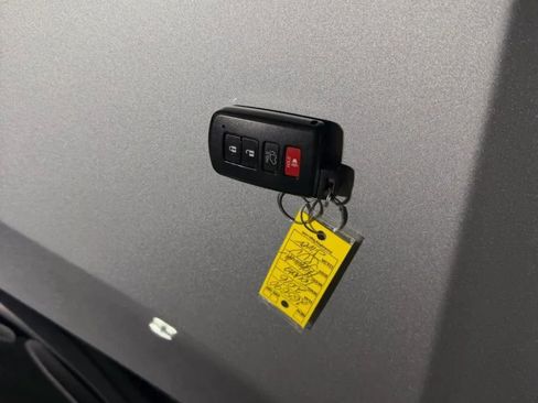 Used 2016 Toyota Highlander XLE AWD/4WD image 22