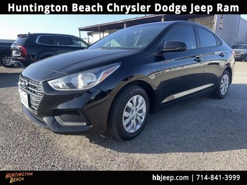 Used 2022 Hyundai Accent SE image 1