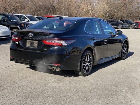 Used 2023 Toyota Camry SE image 7