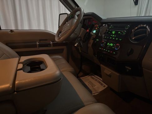 Used 2010 Ford F350 Lariat image 39