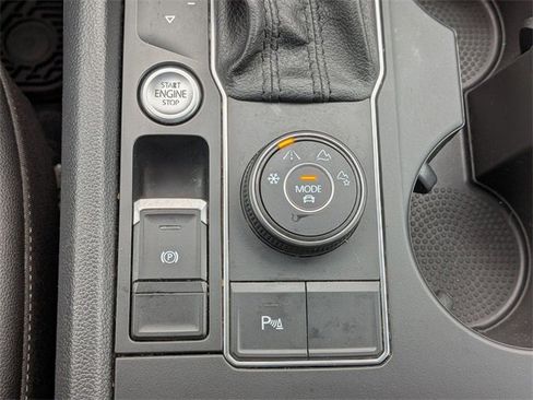 Used 2020 Volkswagen Atlas Cross Sport SE image 17