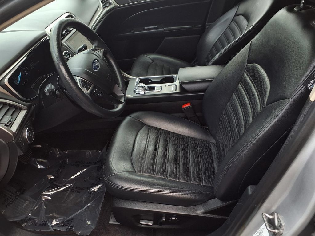 Used 2019 Ford Fusion SE FWD image 18