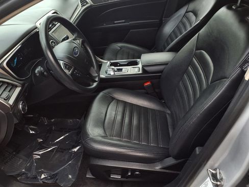 Used 2019 Ford Fusion SE FWD image 18