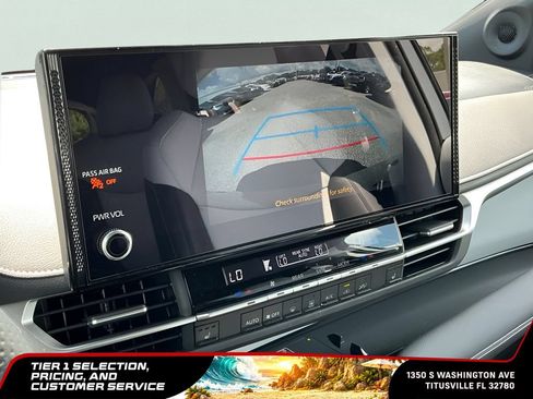 Used 2025 Toyota Sienna XSE w/ XSE Plus Package FWD image 39