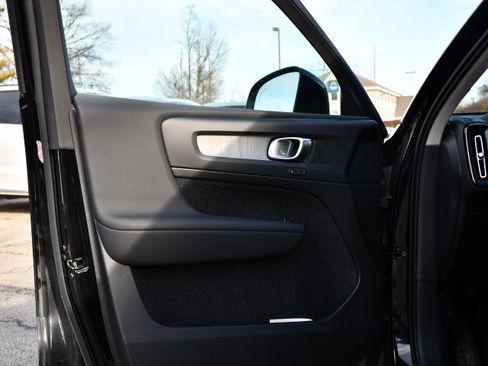 Certified 2025 Volvo XC40 B5 Core image 10