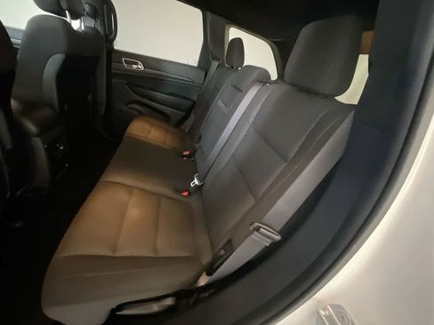 Used 2020 Jeep Grand Cherokee Laredo image 22