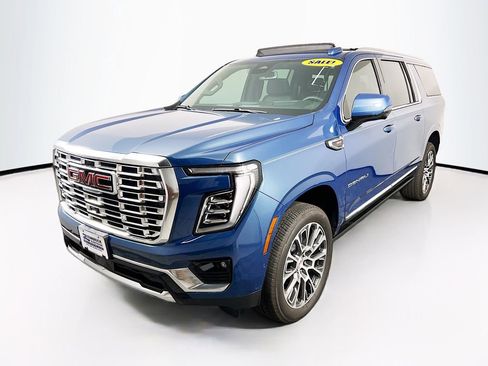 New 2026 GMC Yukon XL Denali w/ Sun & Power Step Package AWD/4WD image 3