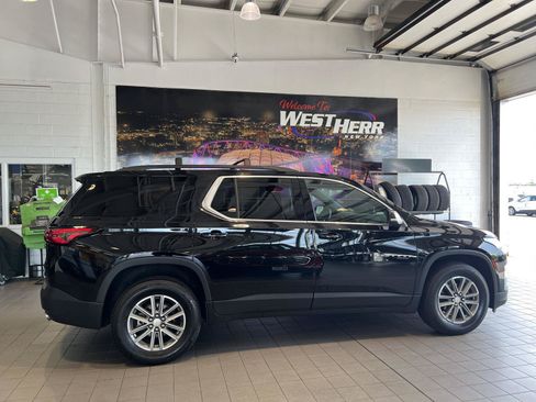 Used 2023 Chevrolet Traverse LT AWD/4WD image 9