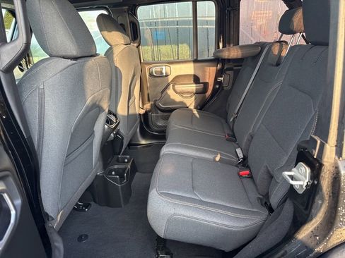 Used 2024 Jeep Wrangler Sport S image 10