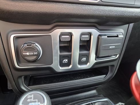 Used 2026 Jeep Wrangler Sport AWD/4WD image 28