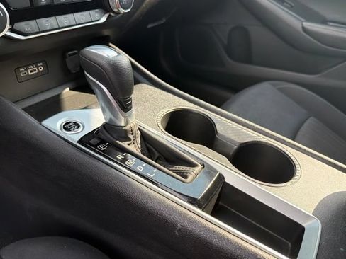 Used 2025 Nissan Altima 2.5 SV FWD image 15