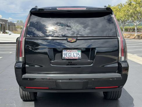 Used 2019 Cadillac Escalade ESV Platinum AWD/4WD image 4