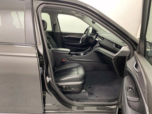 Used 2023 Jeep Grand Cherokee L Limited AWD/4WD image 33