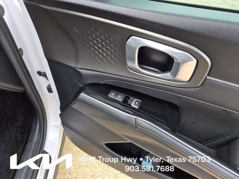 Certified 2023 Kia Sorento SX FWD image 18