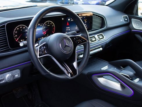 Used 2025 Mercedes-Benz GLS 450 4MATIC image 9