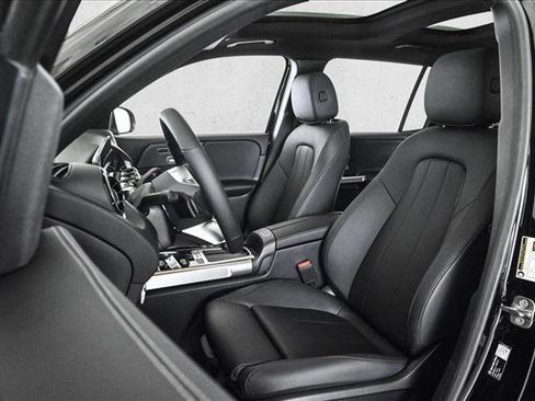 New 2026 Mercedes-Benz GLB 250 4MATIC image 18