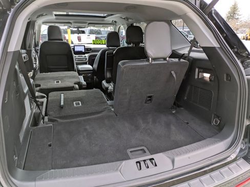 Used 2021 Ford Explorer XLT w/ Equipment Group 202A image 33