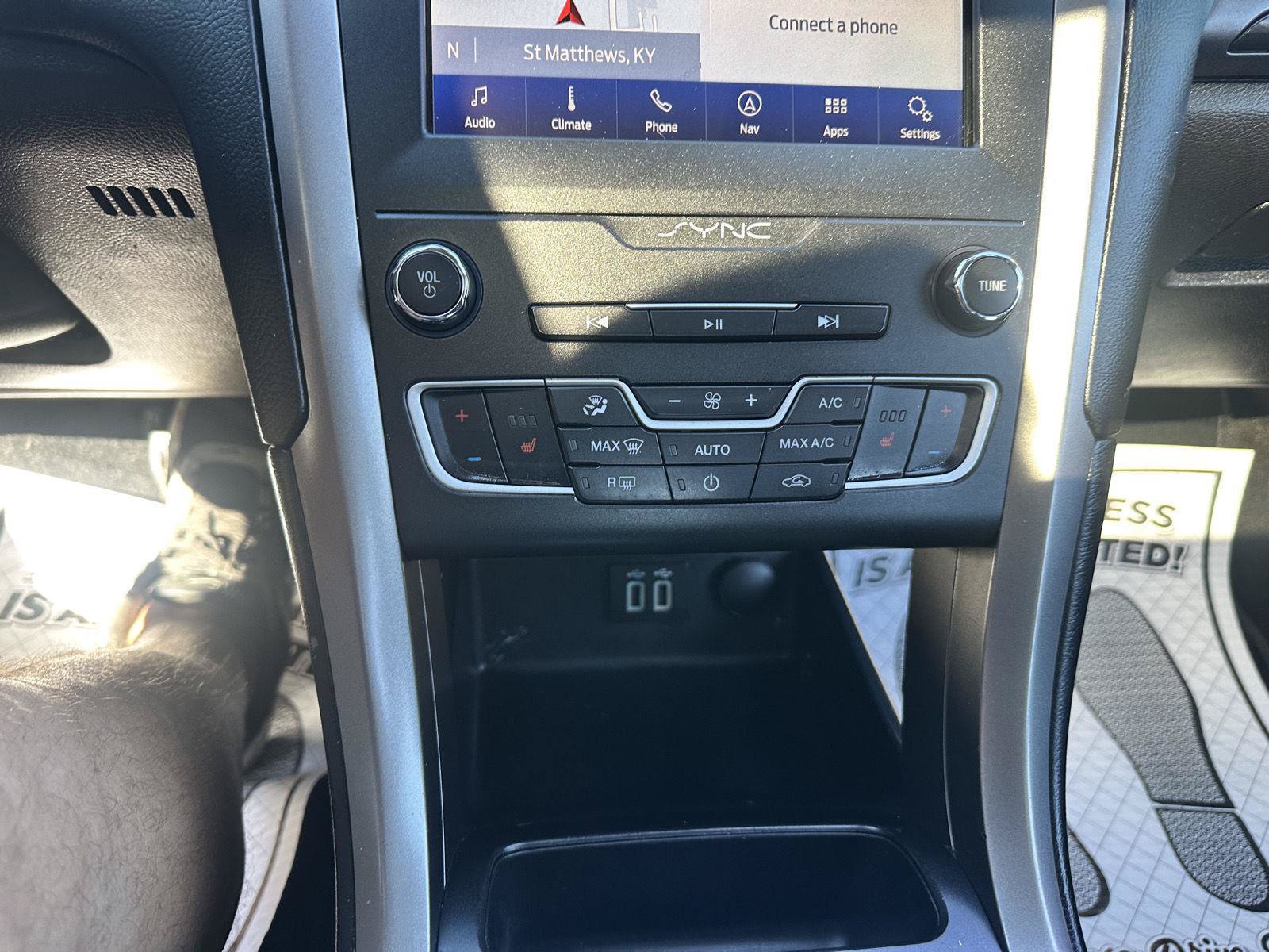 Used 2020 Ford Fusion SEL FWD image 21