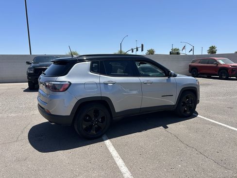 Used 2020 Jeep Compass Latitude FWD image 4