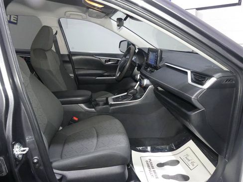 Used 2021 Toyota RAV4 XLE AWD/4WD image 22