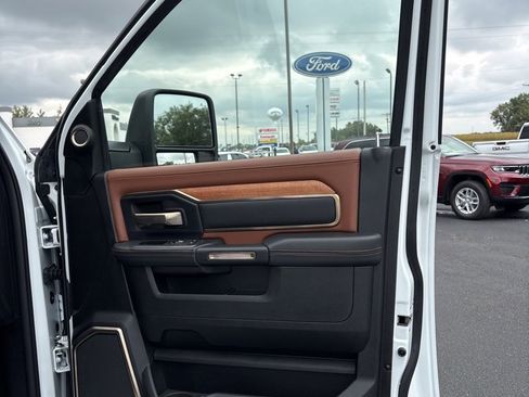 Used 2024 RAM 2500 Limited image 40