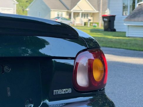 Used 1999 MAZDA MX-5 Miata RWD image 9