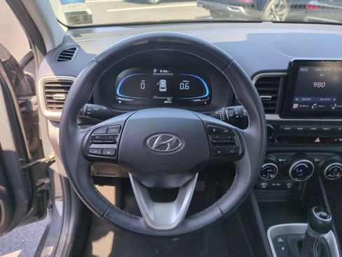 Used 2025 Hyundai Venue SEL FWD image 23