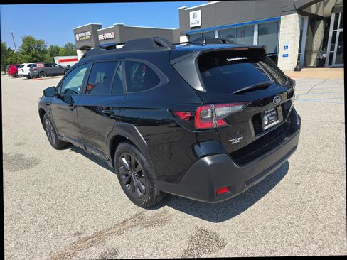 Used 2025 Subaru Outback Onyx Edition AWD/4WD image 2