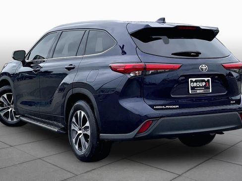 Used 2022 Toyota Highlander XLE FWD image 12