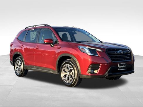 Used 2023 Subaru Forester Premium image 1