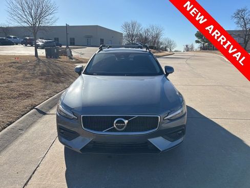 Used 2020 Volvo V60 T5 Momentum w/ Momentum Advanced Package image 8