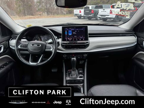 Used 2022 Jeep Compass Limited AWD/4WD image 18
