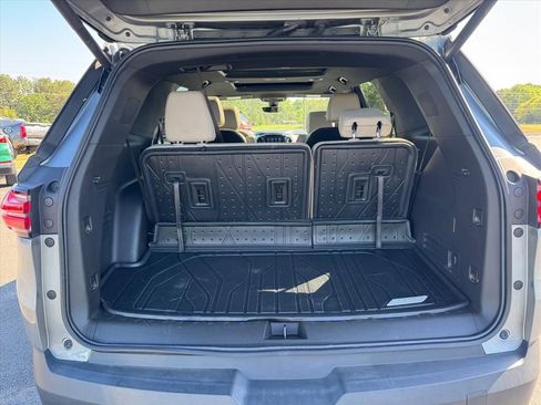 Used 2023 Chevrolet Traverse LT w/ LT Premium Package image 9
