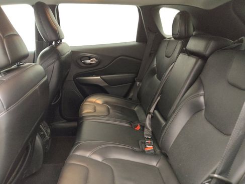 Used 2021 Jeep Cherokee Limited image 18