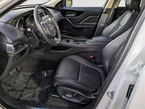 Used 2019 Jaguar F-PACE Premium image 16