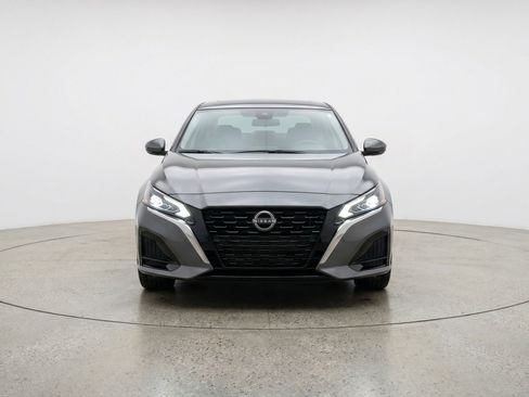 Used 2025 Nissan Altima 2.5 SV image 2