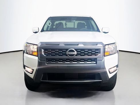 Used 2025 Nissan Frontier SV w/ SV Convenience Package RWD image 2