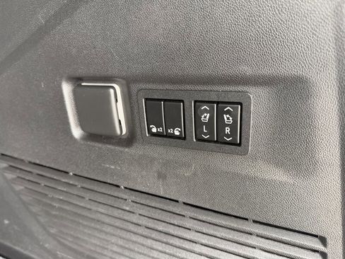 Used 2022 GMC Yukon XL Denali AWD/4WD image 33