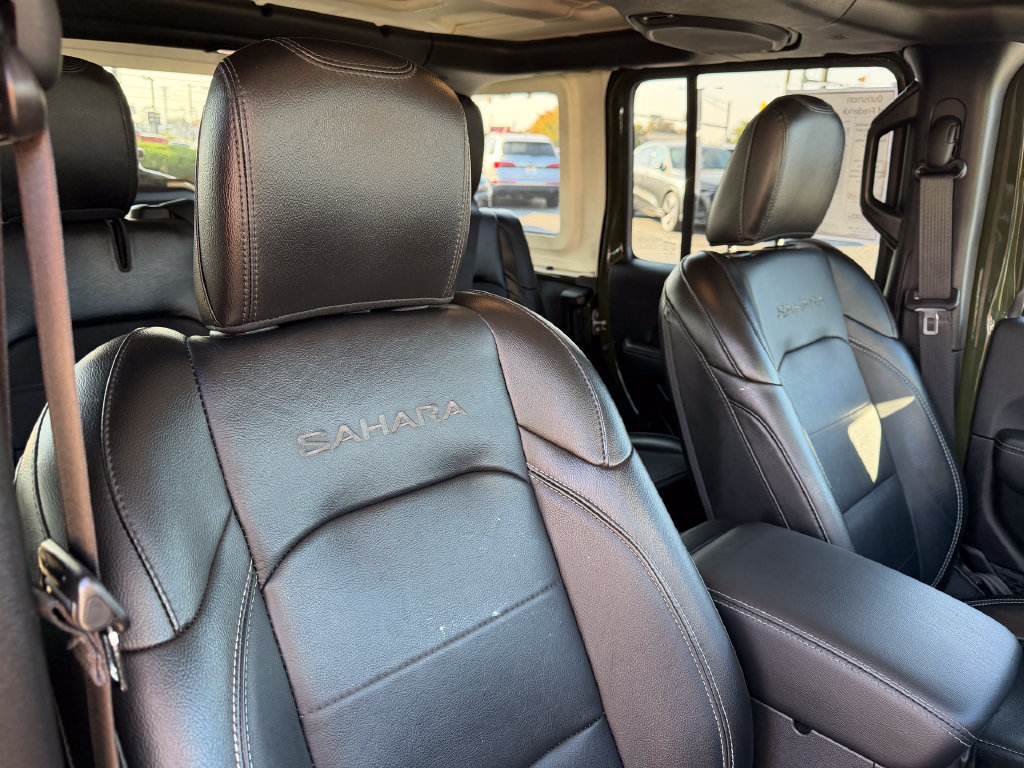 Used 2022 Jeep Wrangler Unlimited Sahara AWD/4WD image 16