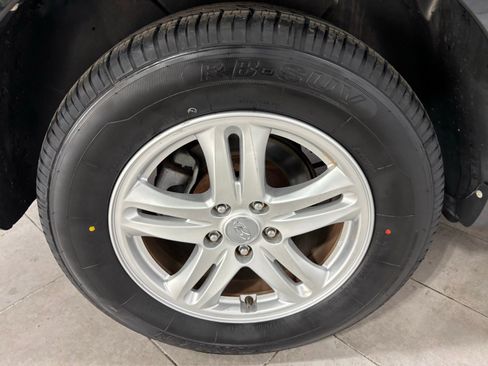 Used 2011 Hyundai Santa Fe GLS image 9