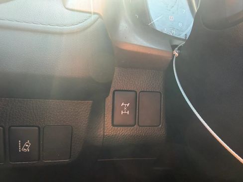 Used 2018 Toyota RAV4 LE w/ All Weather Liner Package AWD/4WD image 18